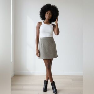 Banana Republic Wool Blend skirt . Size: 8